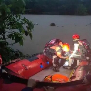 ��ˮ���q�������Ӻ�߅��~���������������T�o������