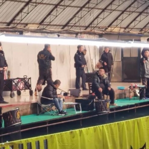 ��ឈ�(ch��ng)����һ�e�v����15�˴�ឬF(xi��n)��(ch��ng)��ץ��